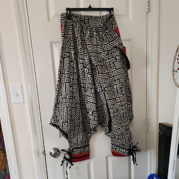 HAREM PANTS Black and White Wide Leg Pants with Geometric Print - Picture 3 of 5